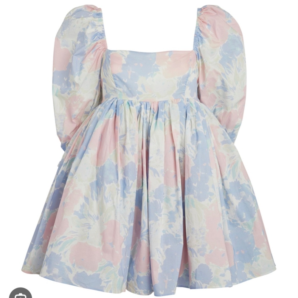 Selkie Watercolor Cottage Puff S EUC